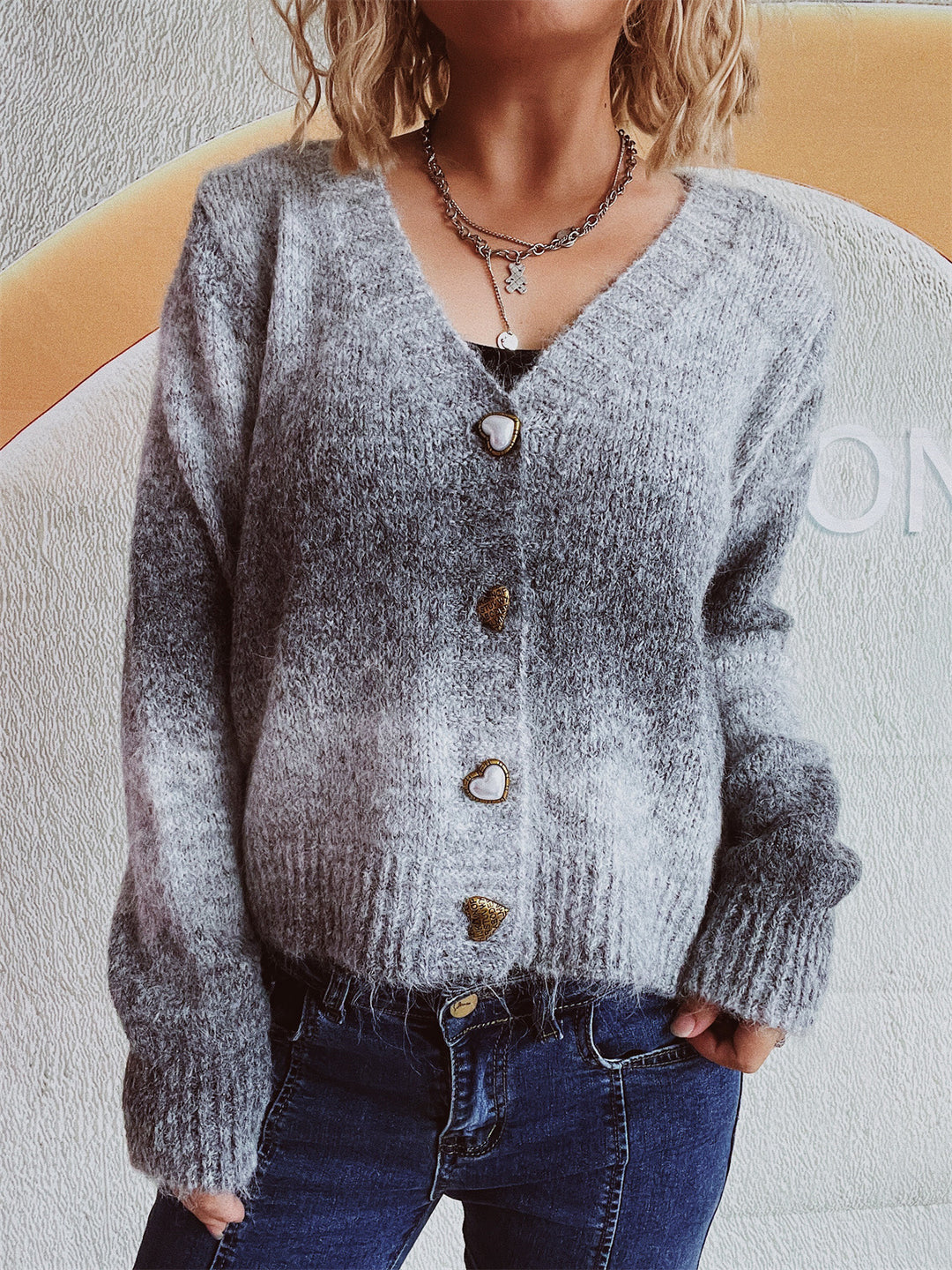 Dam cardigan med lyxigt mohair-material och stiliga hjärtknappar Mirla-Eva Jonsson
