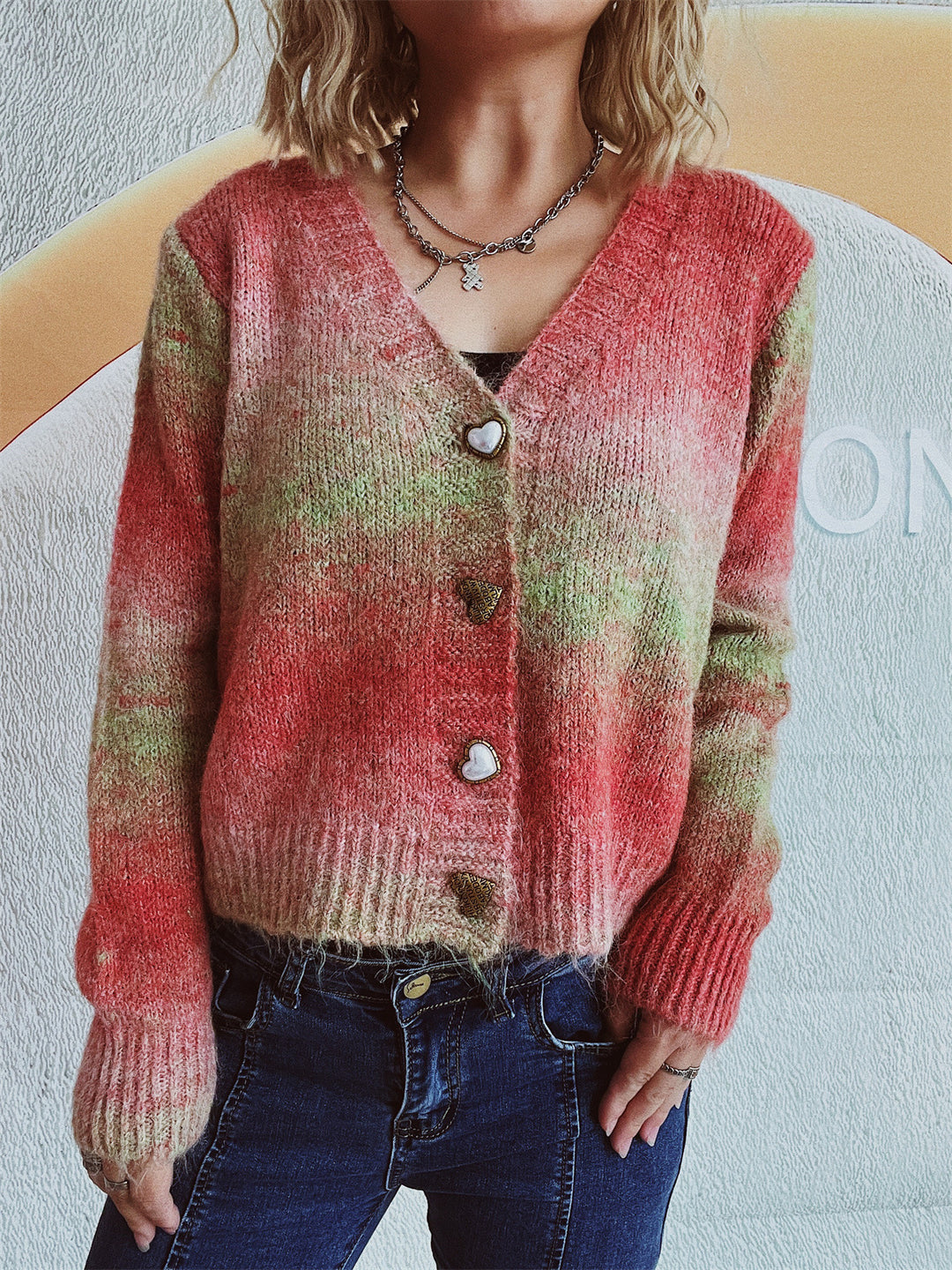 Dam cardigan med lyxigt mohair-material och stiliga hjärtknappar Mirla-Eva Jonsson