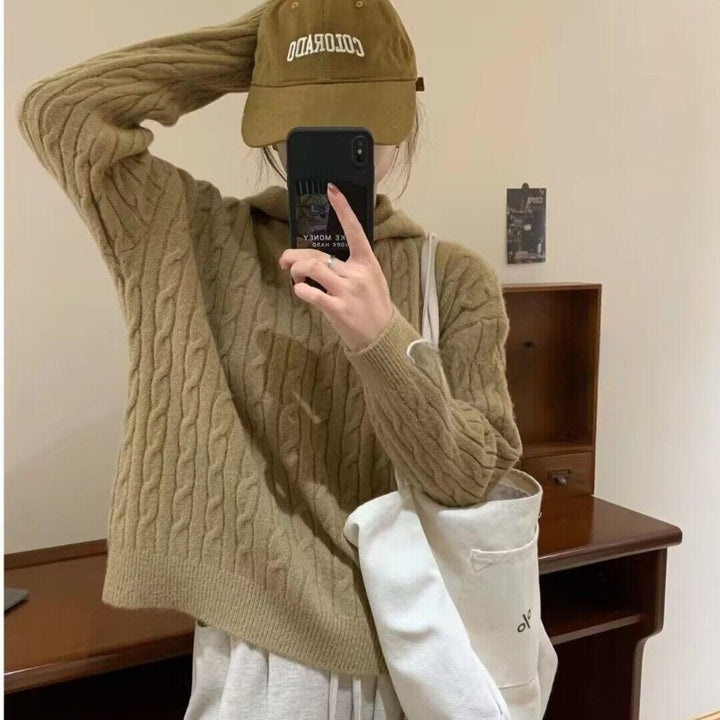 Dam chunky knit tröja med huva och texturerade ribbdetaljer Mirla-Eva Jonsson