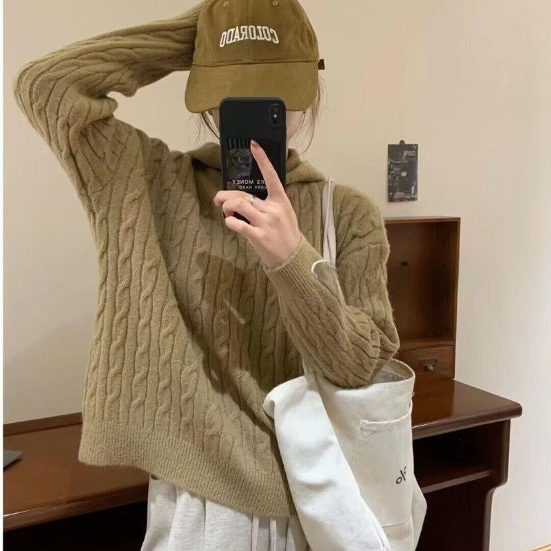 Dam chunky knit tröja med huva och texturerade ribbdetaljer Mirla-Eva Jonsson
