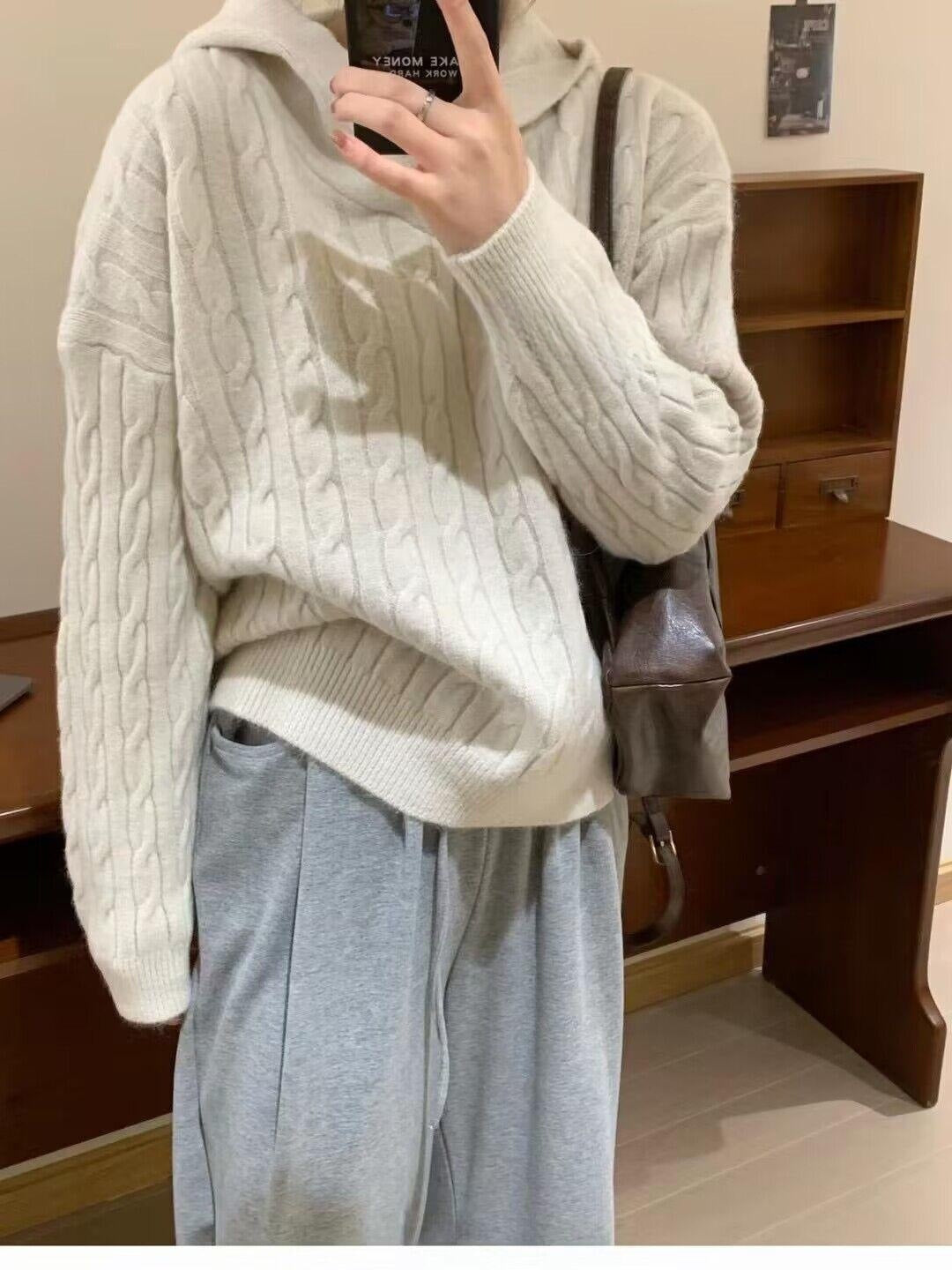 Dam chunky knit tröja med huva och texturerade ribbdetaljer Mirla-Eva Jonsson
