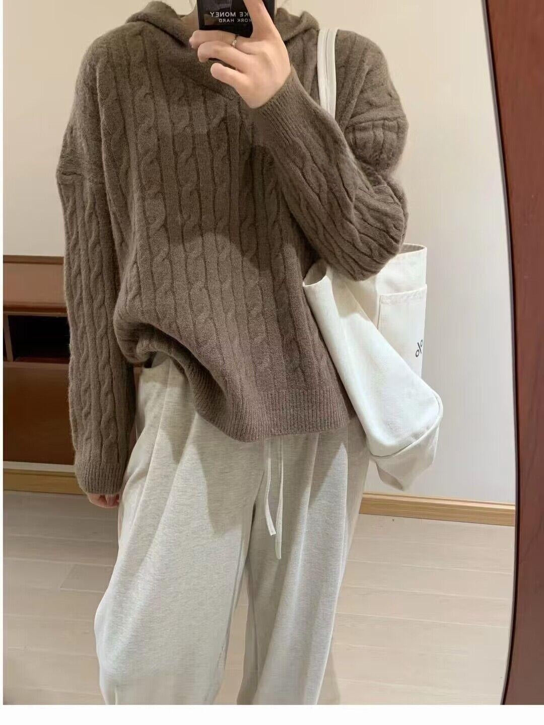 Dam chunky knit tröja med huva och texturerade ribbdetaljer Mirla-Eva Jonsson