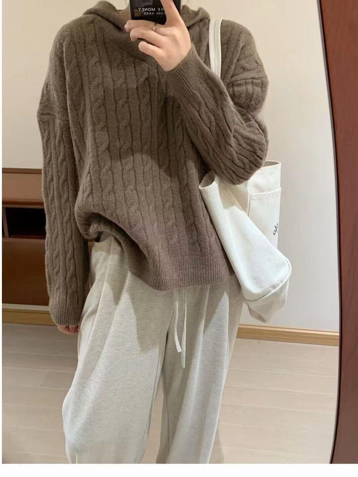 Dam chunky knit tröja med huva och texturerade ribbdetaljer Mirla-Eva Jonsson