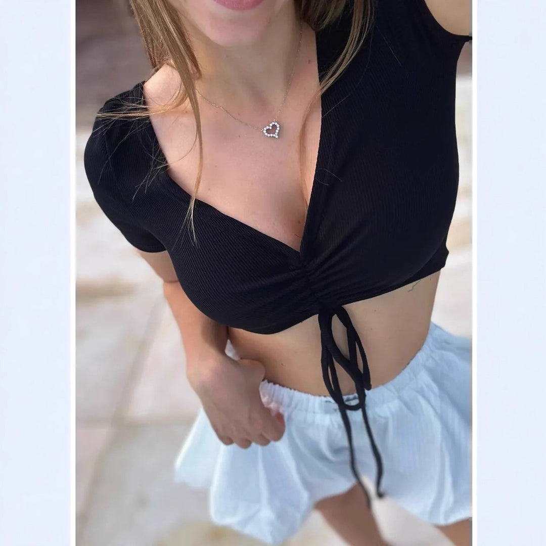 Dam crop top med modernt rynkelement och dragsko Mirla-Eva Jonsson