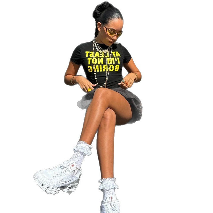 Dam cropped T-shirt med iögonfallande typografi-tryck Mirla-Eva Jonsson