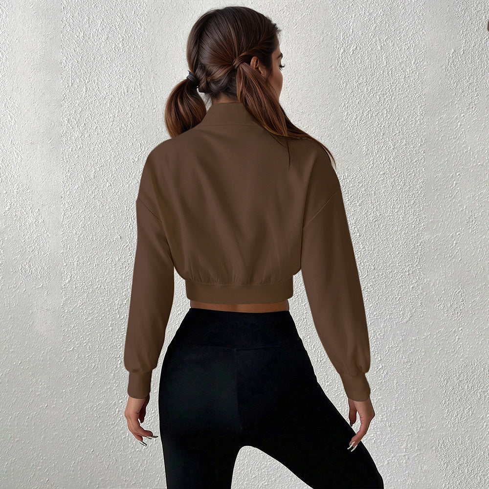 Dam cropped sweatshirt med hög krage dragkedja och gjord av mjukt material Mirla-Eva Jonsson