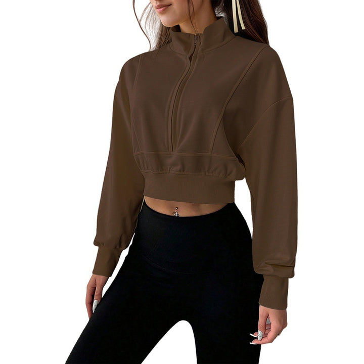 Dam cropped sweatshirt med hög krage dragkedja och gjord av mjukt material Mirla-Eva Jonsson