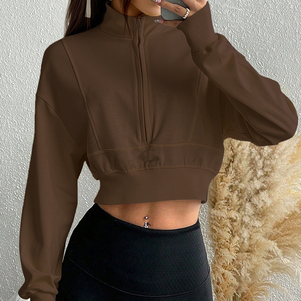 Dam cropped sweatshirt med hög krage dragkedja och gjord av mjukt material Mirla-Eva Jonsson