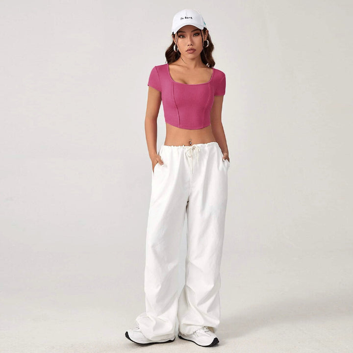 Dam cropped top med fyrkantig halsringning och elegant ribbad textur Mirla-Eva Jonsson