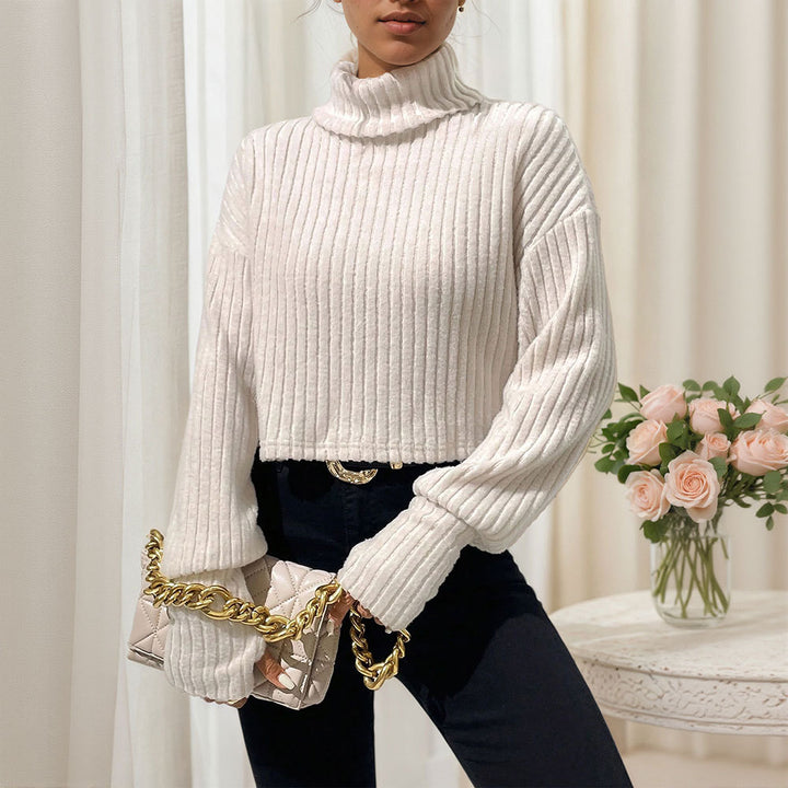 Dam cropped tröja med hög krage och fin ribbad textur Mirla-Eva Jonsson