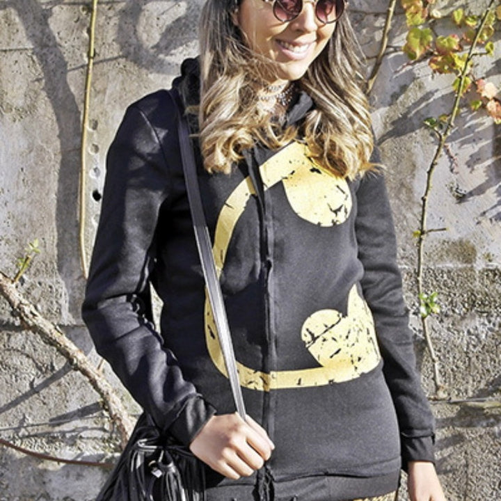 Dam damhuva med fladdermus-symbol och avslappnad skärning Eva Jonsson-Eva Jonsson