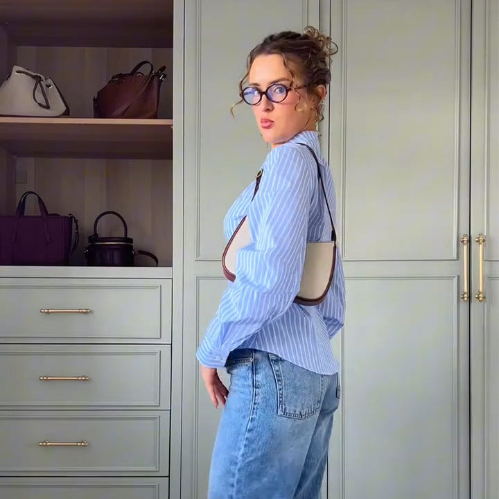 Dam elegant Wickelbluse med ett modernt randmönster Mirla-Eva Jonsson