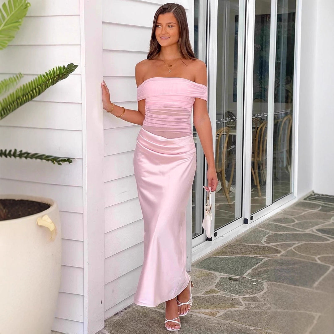 Dam elegant axelbandslös aftonklänning med figursättande rynkning och satin-yta Mirla-Eva Jonsson