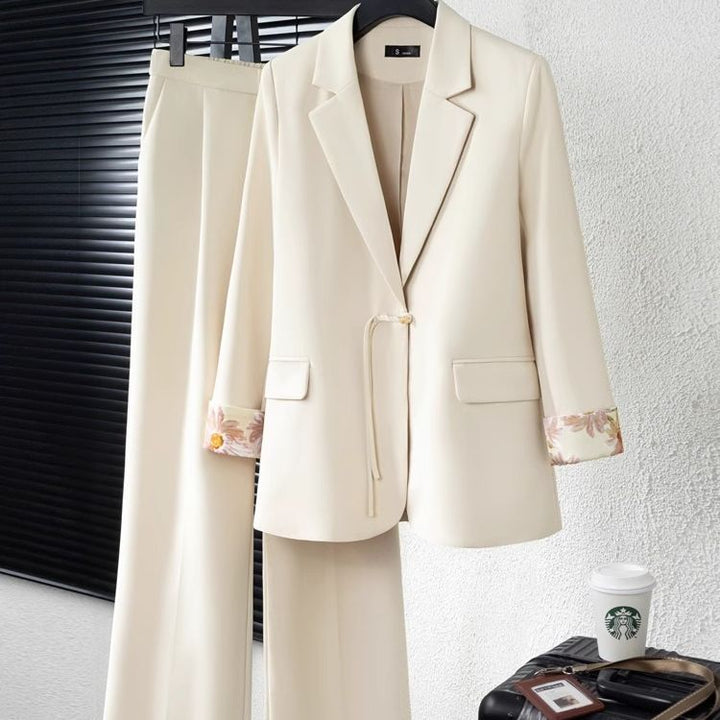 Dam elegant blazer ensemble med blommig foder Mirla-Eva Jonsson