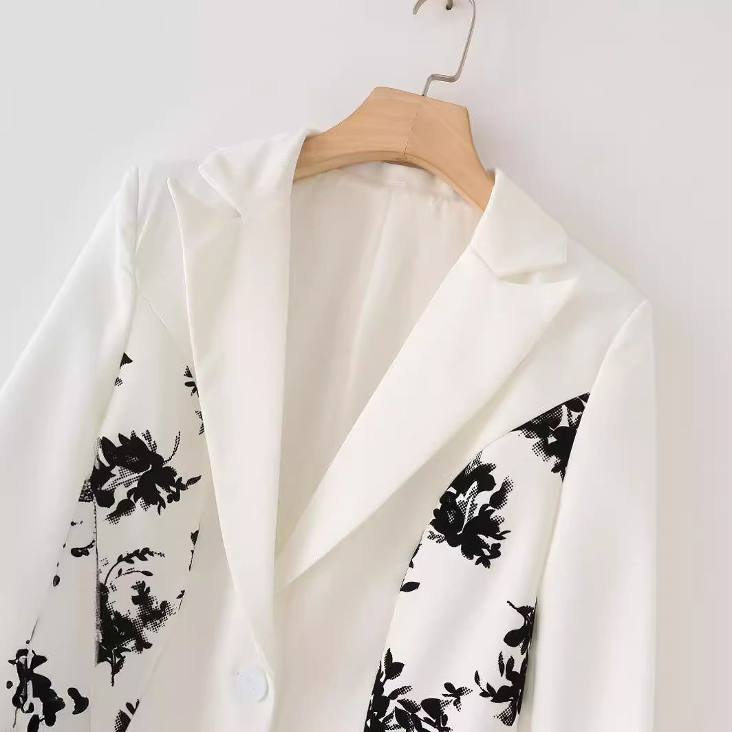 Dam elegant blazerjacka med blommiga detaljer och högkvalitativ bearbetning Mirla-Eva Jonsson