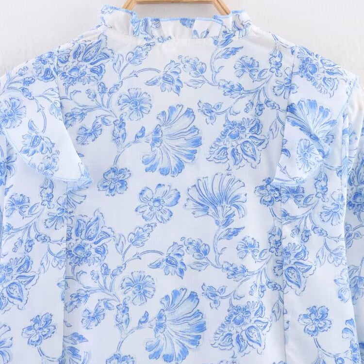 Dam elegant blus med volanger och blommönster Mirla-Eva Jonsson