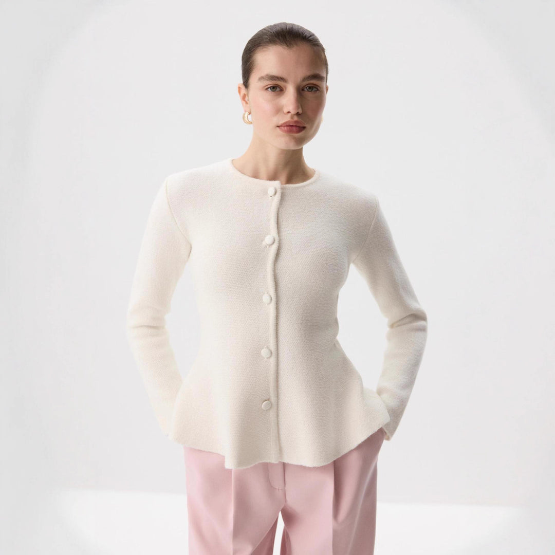 Dam elegant cardigan med texturerad design och figurnära passform Mirla-Eva Jonsson