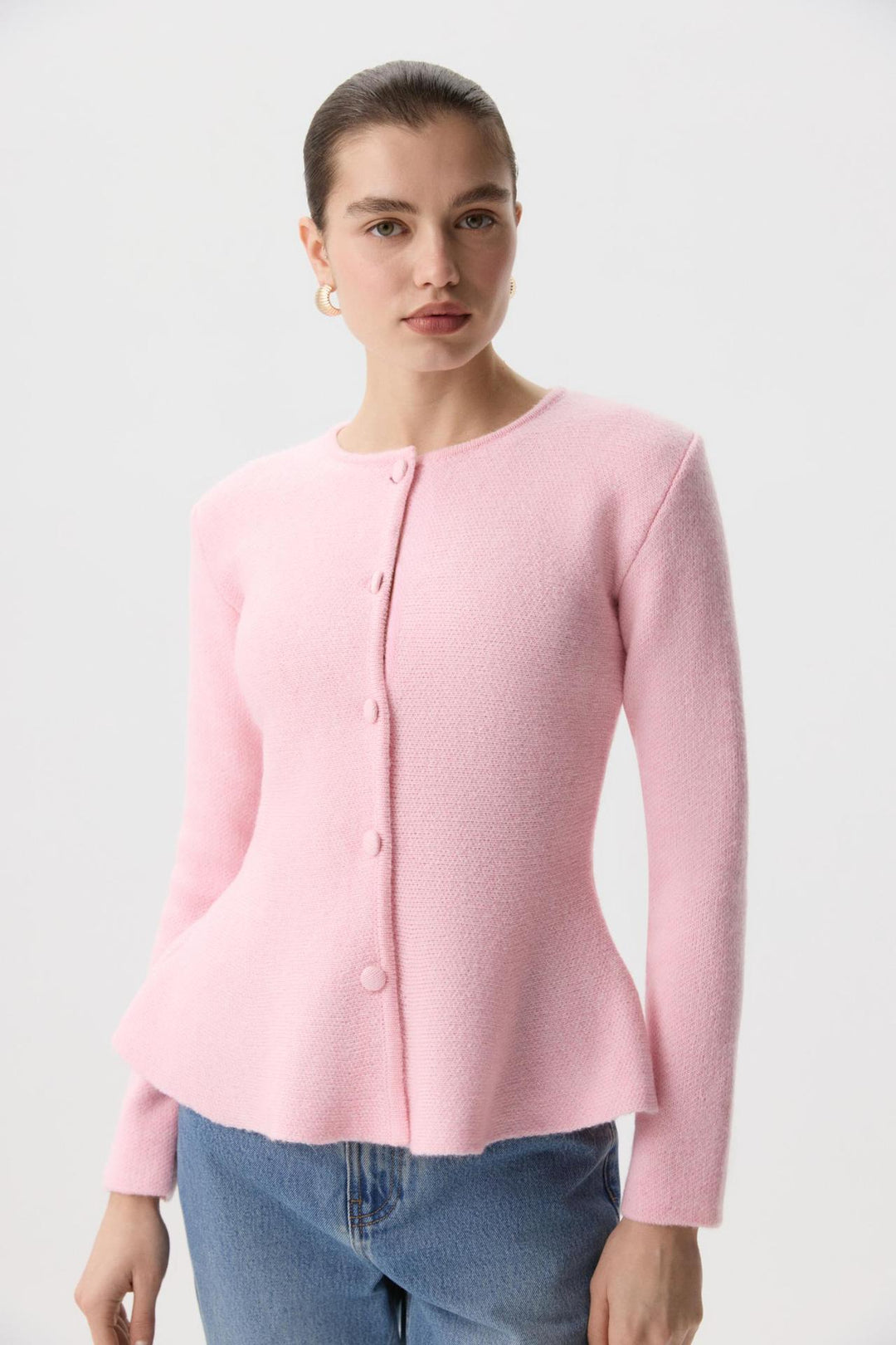 Dam elegant cardigan med texturerad design och figurnära passform Mirla-Eva Jonsson