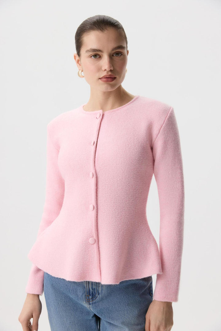 Dam elegant cardigan med texturerad design och figurnära passform Mirla-Eva Jonsson