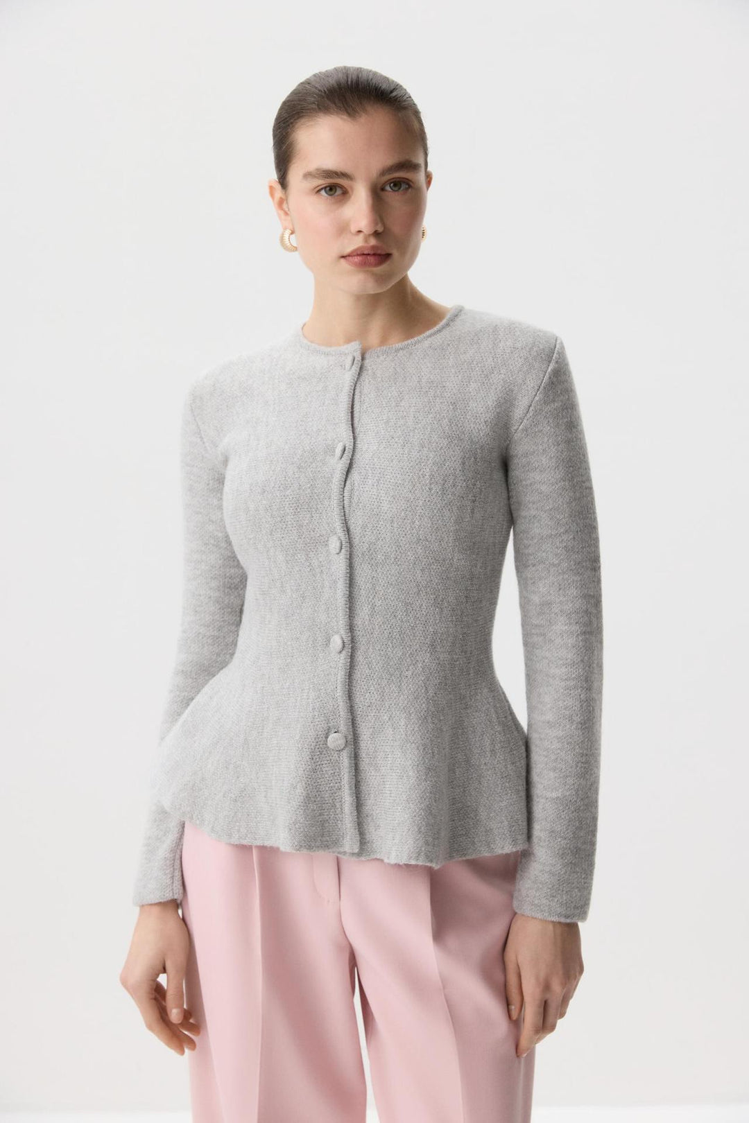 Dam elegant cardigan med texturerad design och figurnära passform Mirla-Eva Jonsson