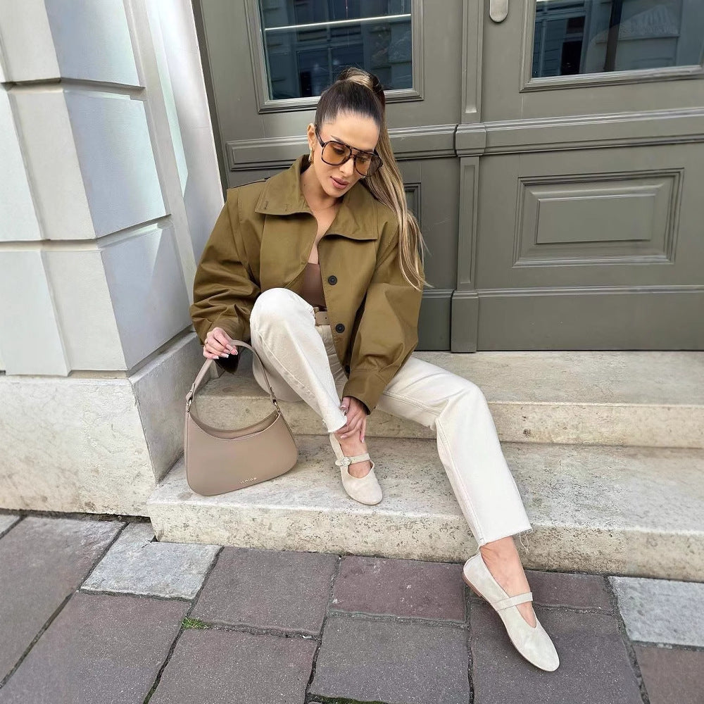 Dam elegant cropped jacka med sidofållar och praktiska knappar Mirla-Eva Jonsson