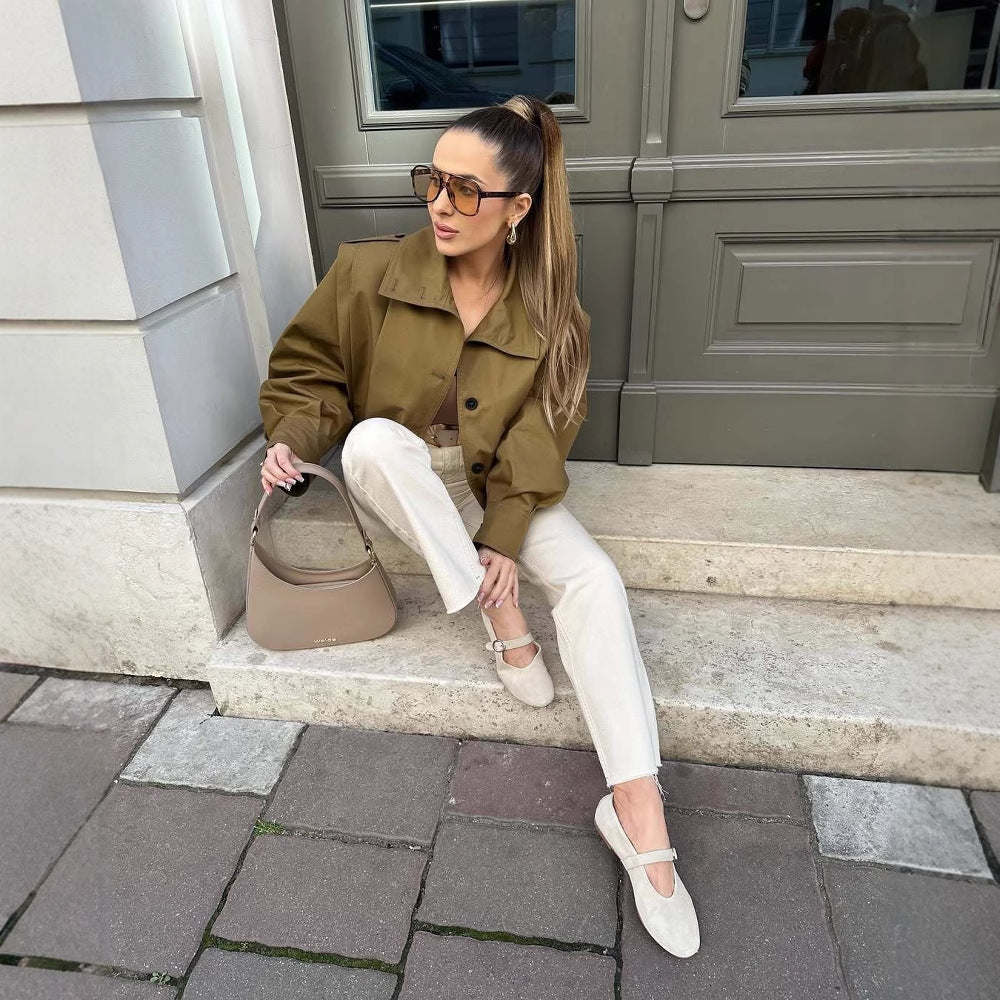 Dam elegant cropped jacka med sidofållar och praktiska knappar Mirla-Eva Jonsson