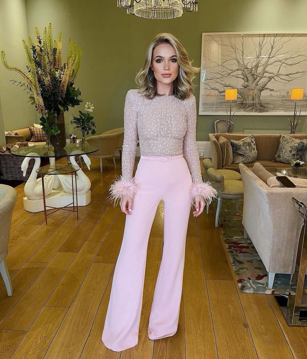 Dam elegant glittrande topp med extravaganta ärmdetaljer Mirla-Eva Jonsson
