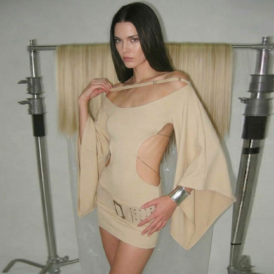 Dam elegant oversized klänning med transparenta inskärningar och modern design Mirla-Eva Jonsson