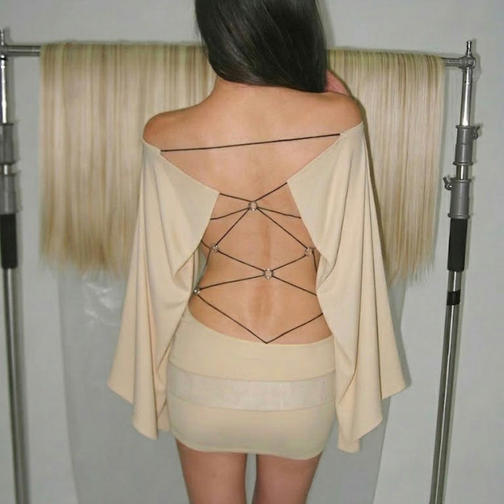Dam elegant oversized klänning med transparenta inskärningar och modern design Mirla-Eva Jonsson