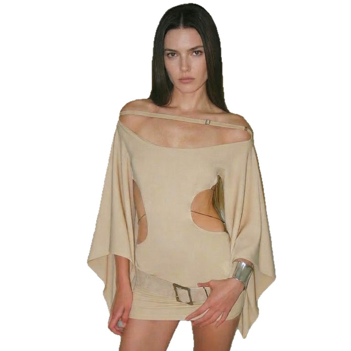 Dam elegant oversized klänning med transparenta inskärningar och modern design Mirla-Eva Jonsson