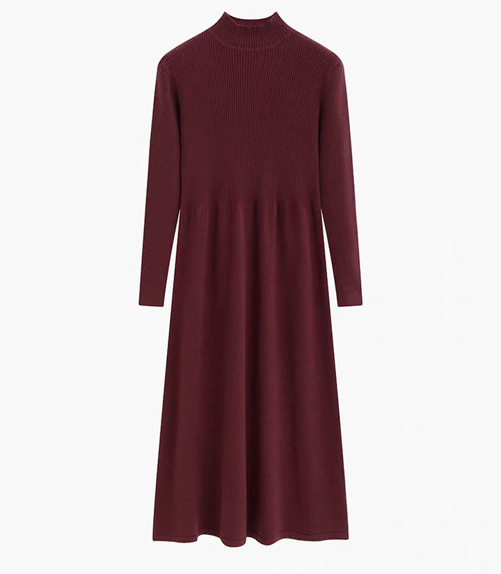 Dam elegant stickad klänning med hög krage och vid skärning Mirla-Eva Jonsson