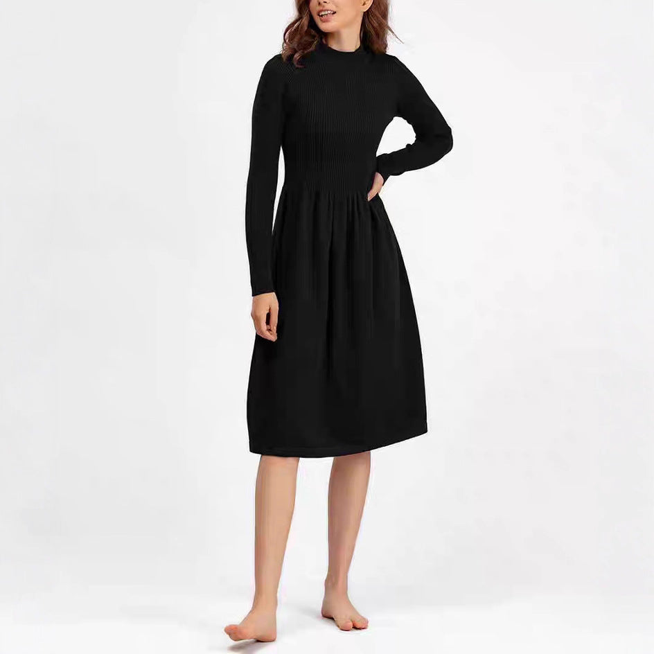 Dam elegant stickad klänning med hög krage och vid skärning Mirla-Eva Jonsson