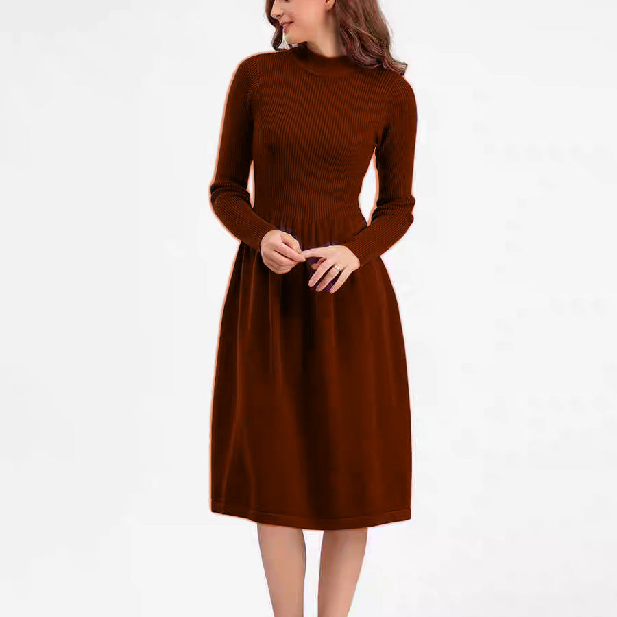 Dam elegant stickad klänning med hög krage och vid skärning Mirla-Eva Jonsson