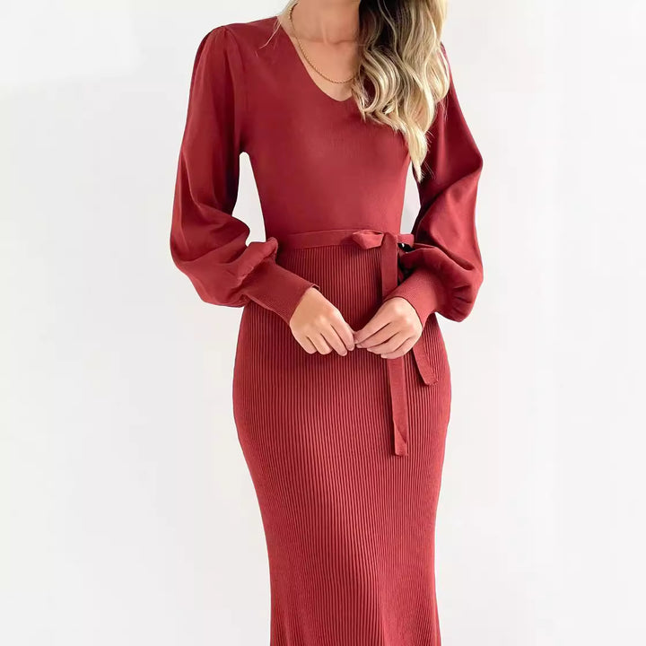 Dam elegant stickad klänning med puffärmar Mirla-Eva Jonsson