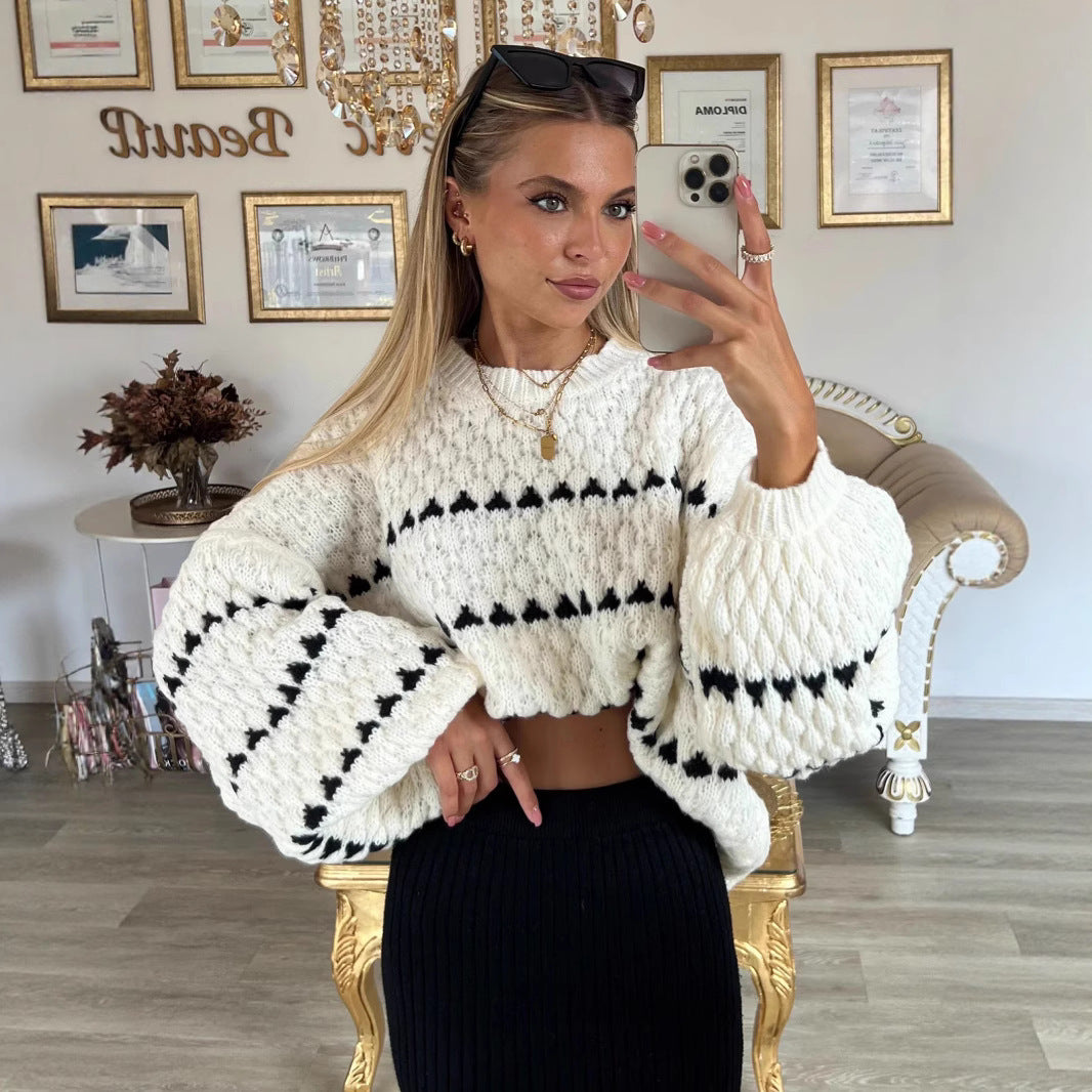 Dam elegant stickad tröja med vida ärmar och grafiskt mönster Mirla-Eva Jonsson