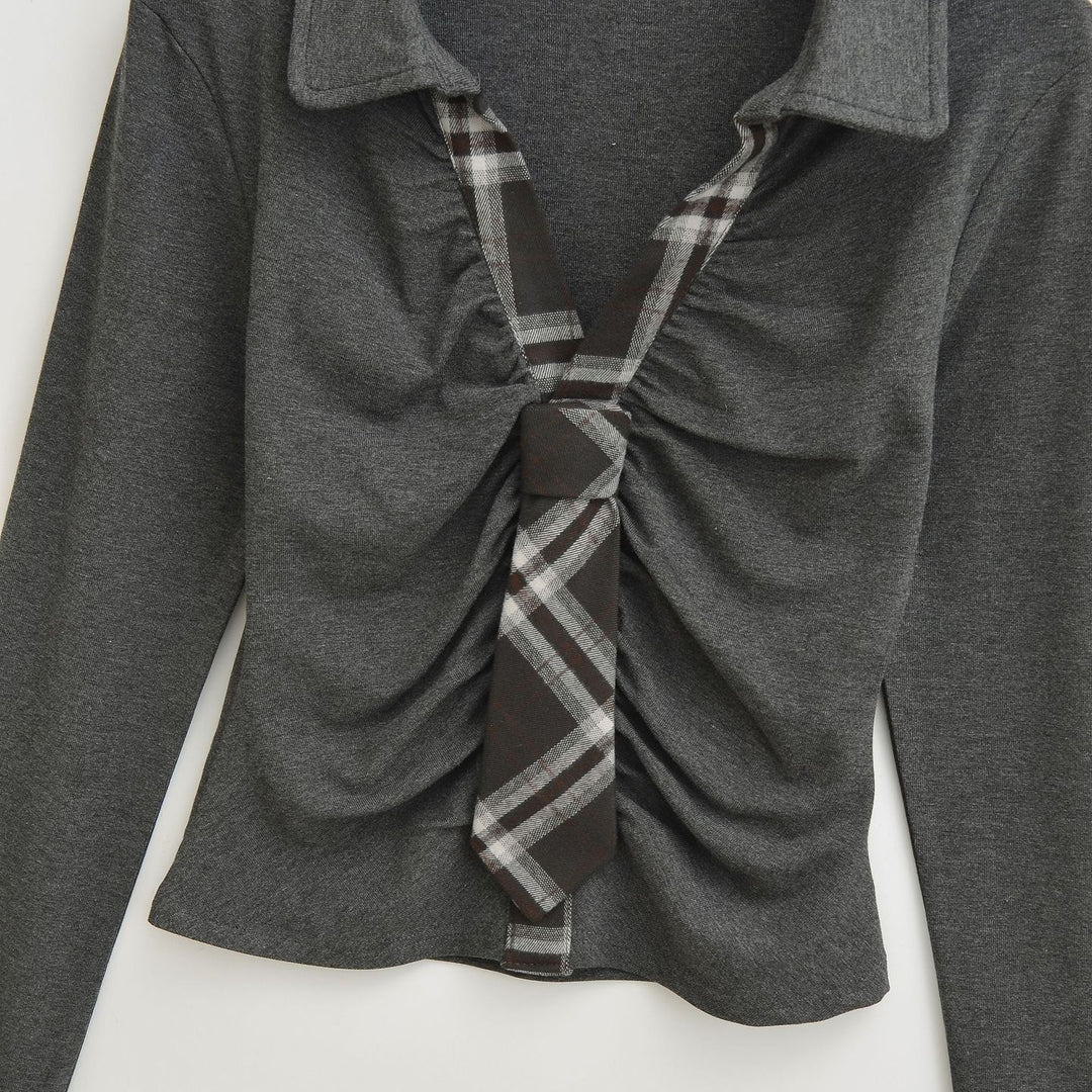 Dam elegant topp med raffinerad drapering och smakfulla rutdetaljer Mirla-Eva Jonsson