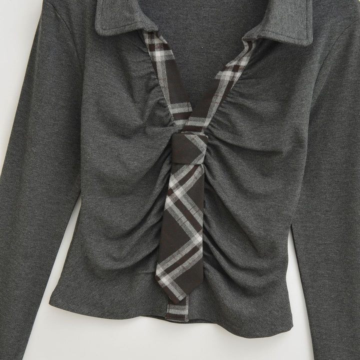 Dam elegant topp med raffinerad drapering och smakfulla rutdetaljer Mirla-Eva Jonsson