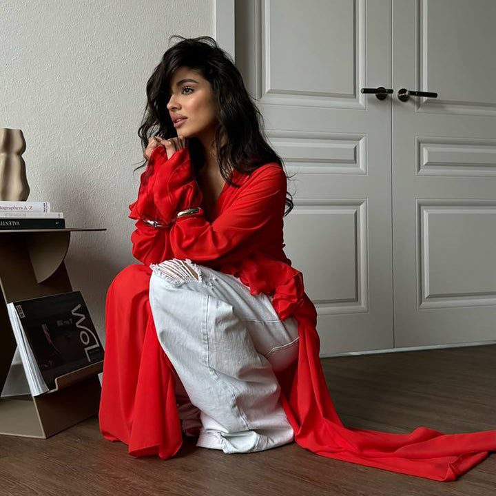 Dam eleganta maxiklänning med voluminösa volangdetaljer Mirla-Eva Jonsson