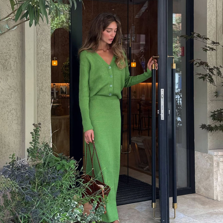 Dam eleganta stickade ensemble med V-hals och figursydd passform Eva Jonsson-Eva Jonsson