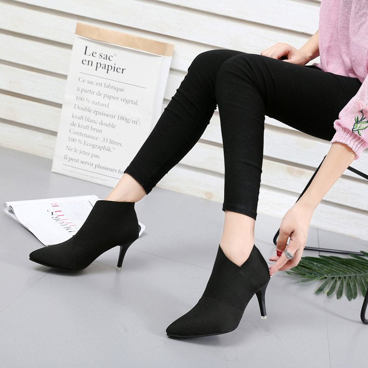 Dam elegante Ankle-Boots med spetsig tå och modernt stretchmaterial Mirla-Eva Jonsson
