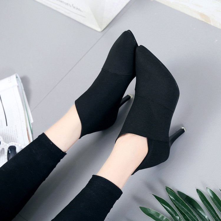 Dam elegante Ankle-Boots med spetsig tå och modernt stretchmaterial Mirla-Eva Jonsson
