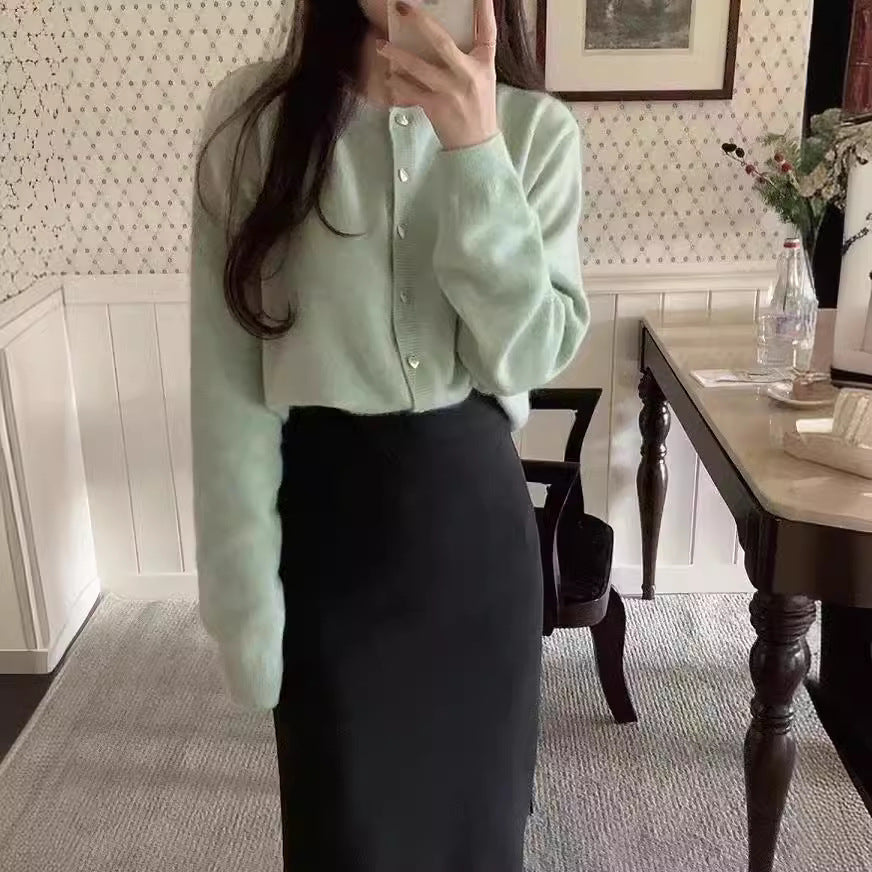 Dam finstickad cardigan med dekorelement och stilren klippning Mirla-Eva Jonsson
