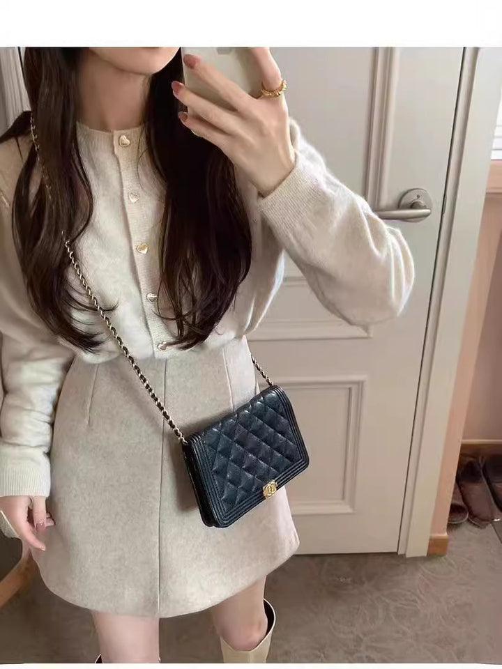 Dam finstickad cardigan med dekorelement och stilren klippning Mirla-Eva Jonsson