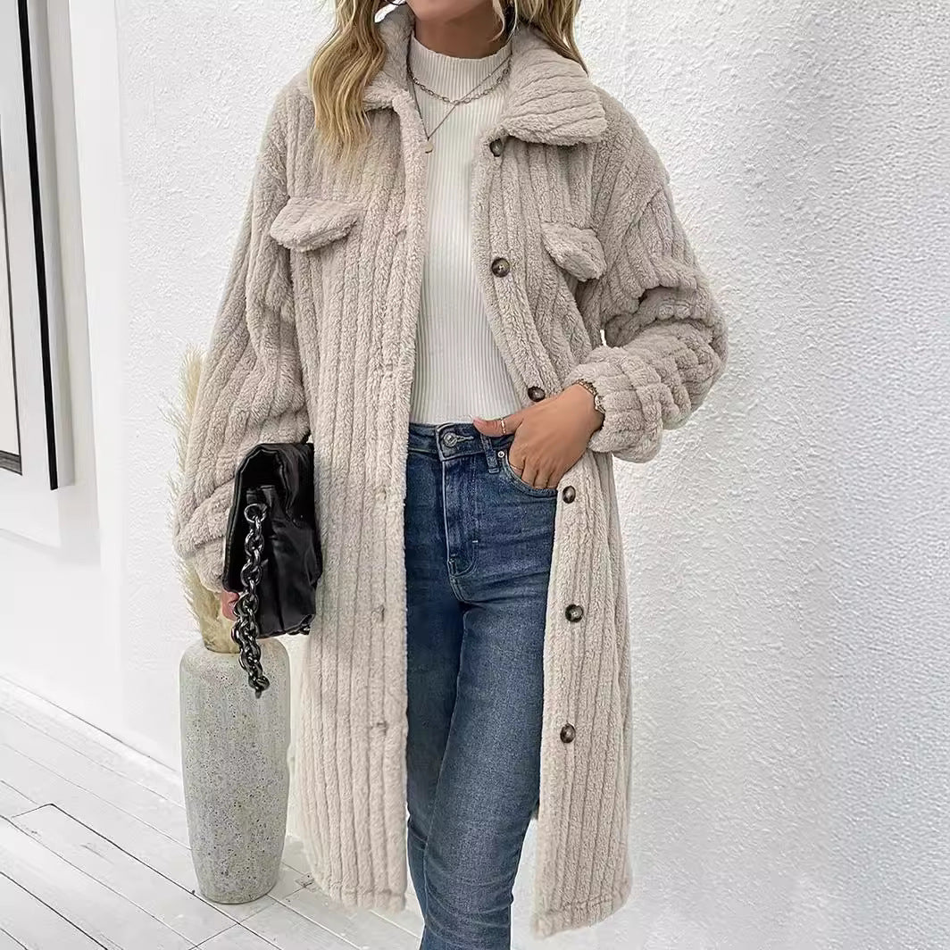 Dam fl fluffy långjacka med strukturerad design och påsydda fickor Mirla-Eva Jonsson