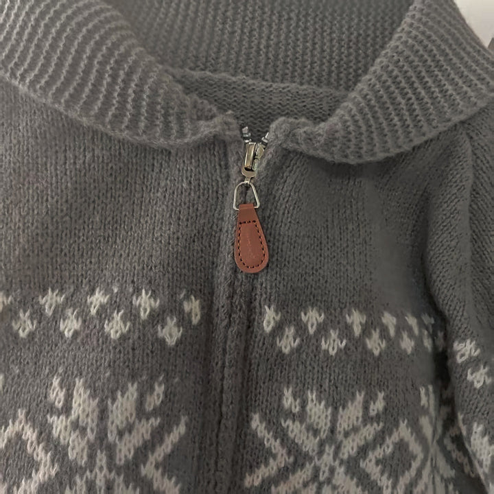 Dam gammal stickad jacka med folkloristiskt mönster och öppen design Mirla-Eva Jonsson