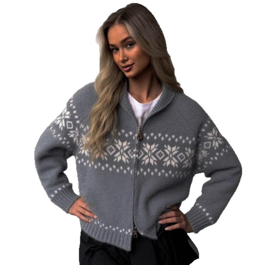 Dam gammal stickad jacka med folkloristiskt mönster och öppen design Mirla-Eva Jonsson