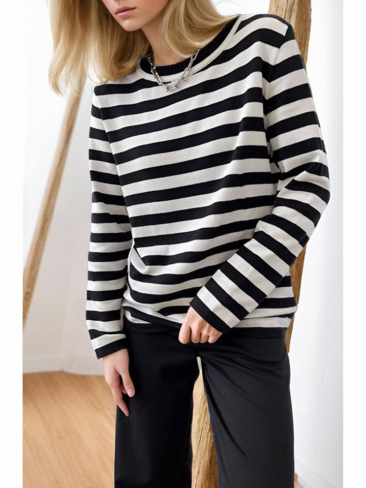 Dam gestreept långärmad tröja med rundhals och avslappnad passform Eva Jonsson-Eva Jonsson