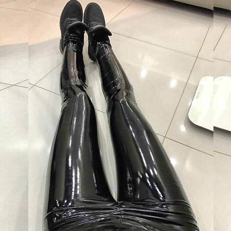 Dam glänsande leggings med hög midja från Mirla-Eva Jonsson