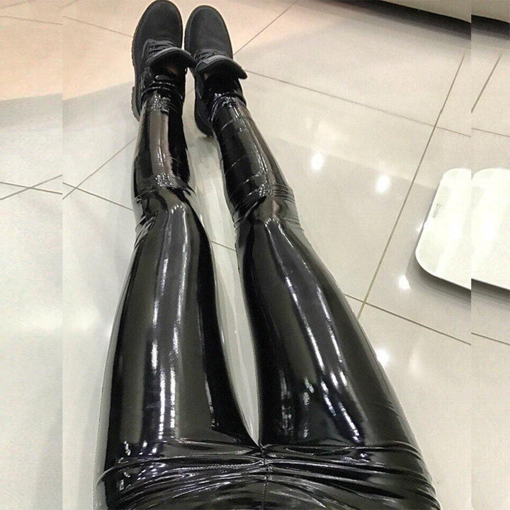 Dam glänsande leggings med hög midja från Mirla-Eva Jonsson