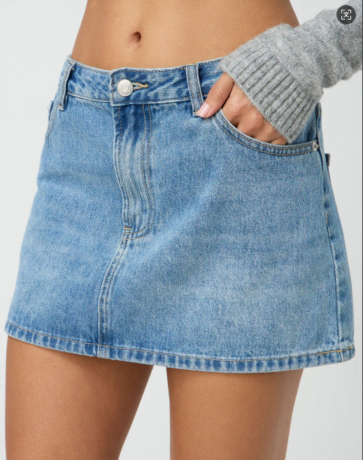 Dam kjol i denim med trendiga fickor och klassisk skärning Mirla-Eva Jonsson